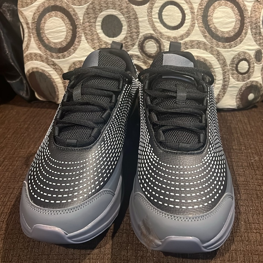 Men's Black and Gray Athletic Shoes - Picture 3 of 8